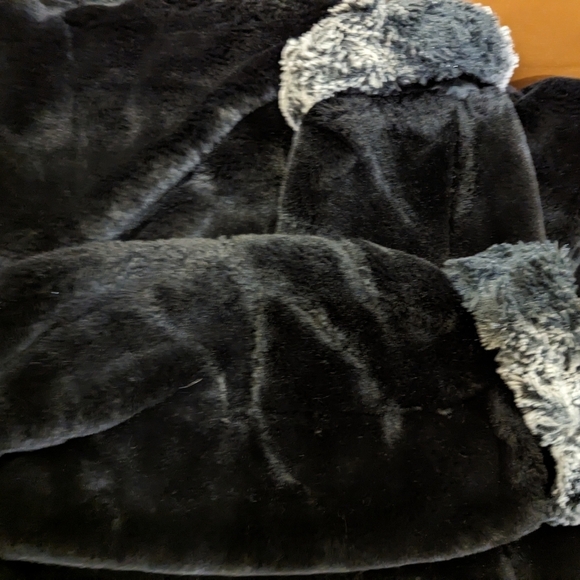 NOVELTI Black Modacrylic Luxury Cuddly Soft Faux Fur Coat. Size 5/6 - Picture 13 of 13